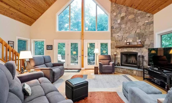 Roseland House | Above the Clouds! Perfect Escape for Families!
