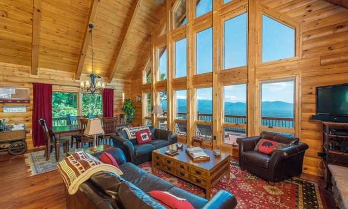 Old Fort Cabin | Above the Clouds | Log Cabin, Hot Tub & Views!