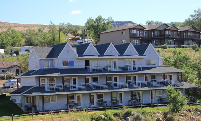 Gardiner Hotel | Absaroka Lodge