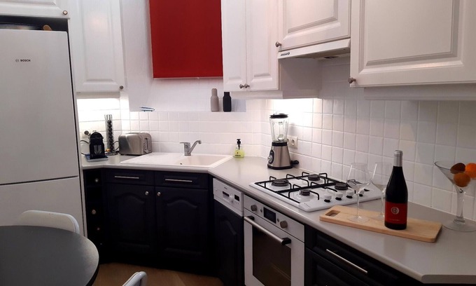 Riou - Petit Juas - Av de Grasse Apartment | Absolute peace and quiet, garden and parking right in the center of Cannes!