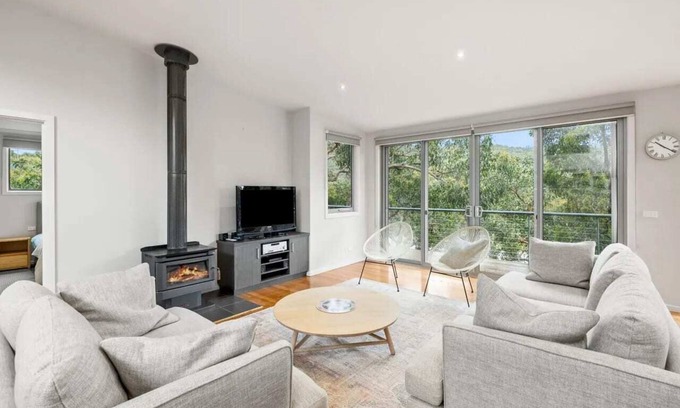 Fairhaven House | Absolute Serenity I Bush Views I 2 Living Rooms