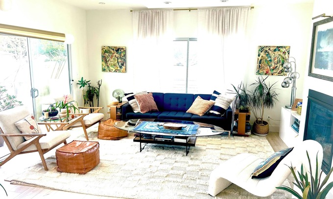 Sunset Park House | AC, Huge private deck in family friendly area near Beach, Shops and Clover Park