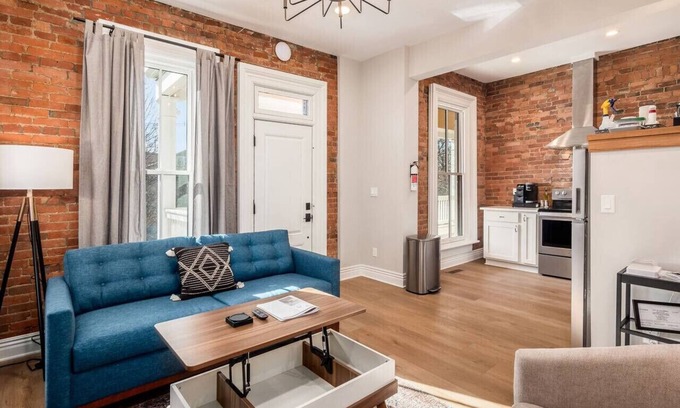Italian Village Apartment | Access OSU & Crew Stadium | Pet Friendly | Parking