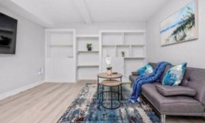 Highland Park House | Accessible/petfriendly-2bedSuite & CentreStreet-cozy 2bedroomSuite