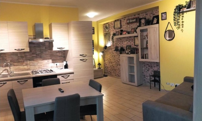 Santa Maria delle Mole Apartment | Accogliente rifugio in zona strategica Romana. ampio terrazzo ed animali ammessi