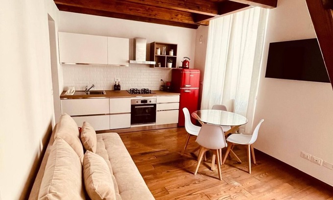 Livorno Apartment | Accogliente appartamento nel cuore di Livorno, 3 minuti dai traghetti!