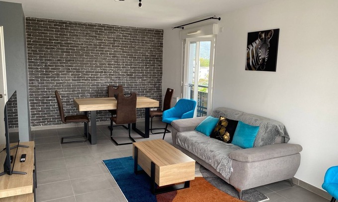 Saint-Genis-Pouilly Apartment | Accommodation near CERN, Switzerland and airport with private parking