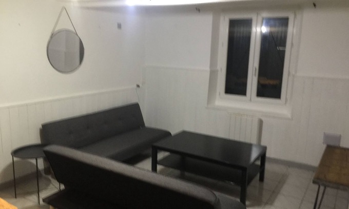 Vedene Apartment | Accommodation on PATIO, ground floor, WIFI, Vedene
