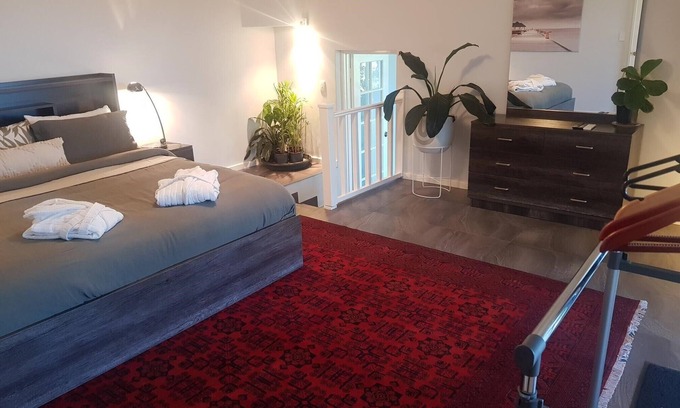 Swan View House | Accommodation on the escarpment of Perth Hills - incredible views and sunsets