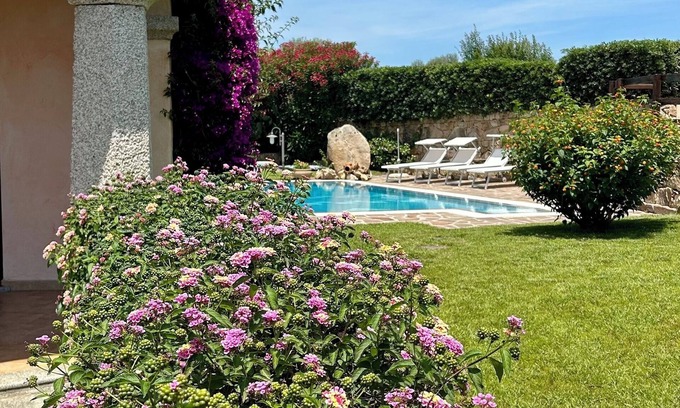 Tanaunella Villa | 🏡Accommodation Rentaln🏊Private swimming pooln🌊Near the sean🪴Private garden