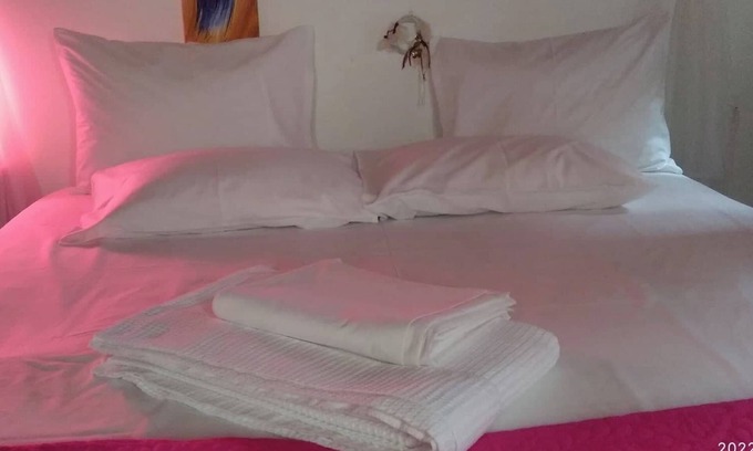 Nei Pori Cottage | Accommodation with a balcony and BBQ garden, located 200m from the beach