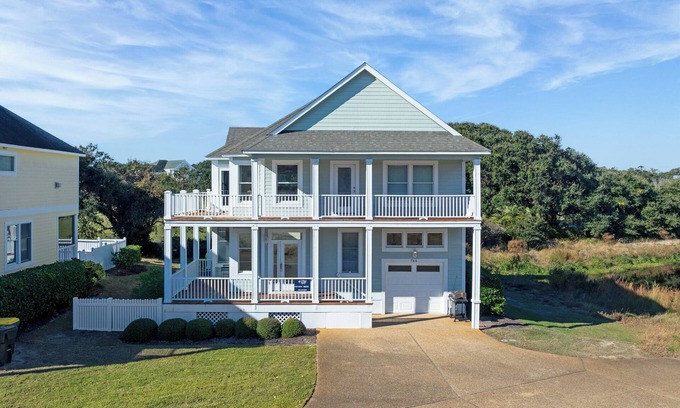 Corolla House | Ace By The Beach: Pool Access | Golf Course Views