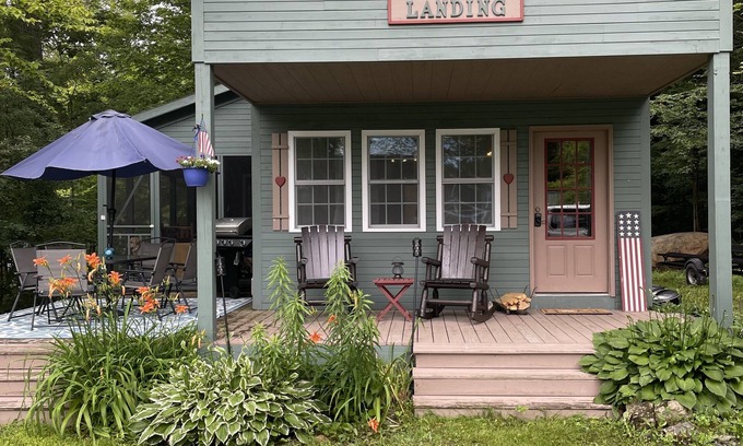 Hubbardton Cabin | Acorn Landing is a relaxing family-friendly cabin at Lake Bomoseen! n