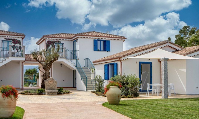 Cardedu Apartment | Acquamarina n.2 in residence with swimming pool just 50m from the sea.