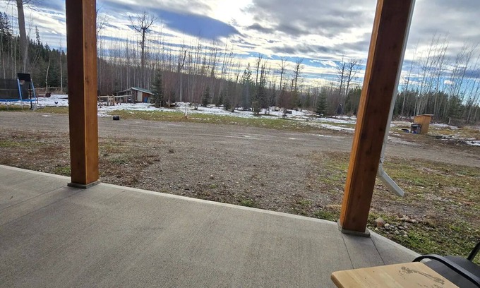 Regional District of Fraser-Fort George House | Acreage with kitchen/laundry; dog friendly