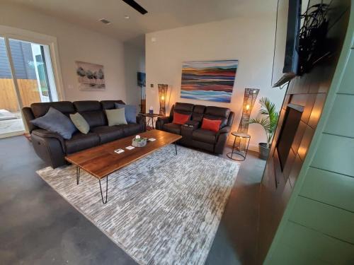 Georgetown House | Actually walkable to square & Private Heated Pool