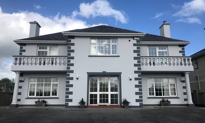 Killarney House | Ad Astra House with magnificent mountain views