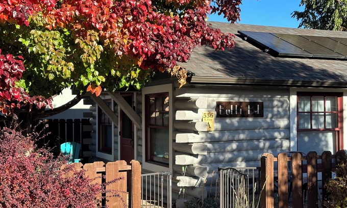 Salida Cabin | ADA Compliant Cabin. Luxury finishes, pet friendly. Garden, 3 blocks to downtown