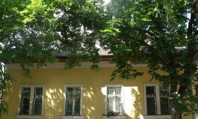 Kelenfold House | Adalbert Ház