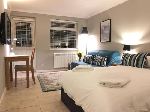 Cambridge Apartment | Addenbrookes Flat 2 mins walk free Private Parking