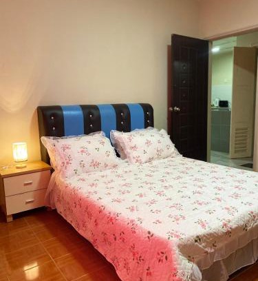 Baharu Apartment | Adelea Staycation w Netflix Marina View