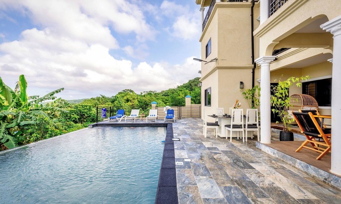 Boscobel Villa | Adina View: Oceanview 8BR, Pool, Jacuzzi, Chef, Gym, WiFi, AC, Backyard BBQ