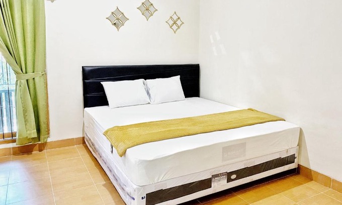 Nganjuk Hotel | Adipura Guesthouse Syariah Mitra RedDoorz near Terminal Nganjuk