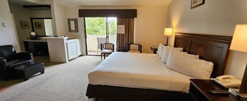 Golden Rectangle Bed & Breakfast | Adobe Inn