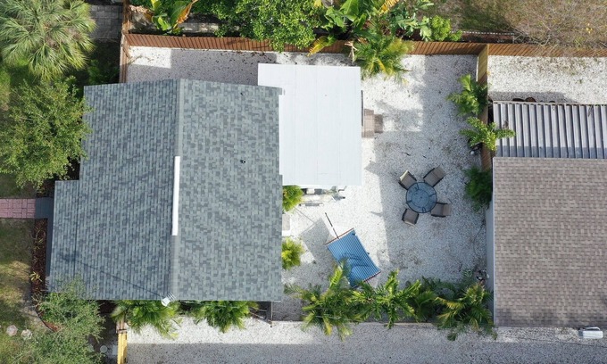 United Central House | Adorable Compound for 10 - including main house and 2 private studios