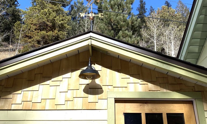 Downieville-Lawson-Dumont House | Adorable Cottage in National Forest - hiking & climbing steps from your door!
