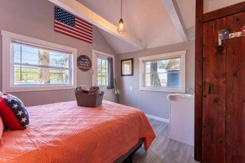 Alton Bay House | Adorable Cottage with stunning Lake Views