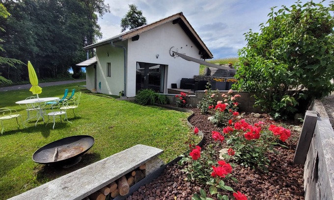 Feternes House | Adorable gite with lake and mountain views