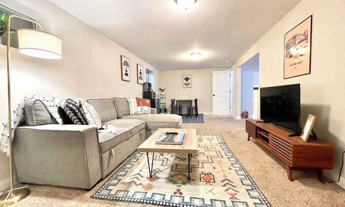 Aurora Apartment | Adorable, Peaceful & Updated Guest Suite