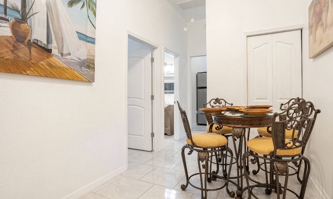 Town 'n' Country Apartment | Adorable private studio