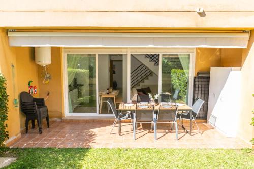 Los Canos de Meca Apartment | Adosado Nuevo con Piscina, Playa, Garaje y Jardín