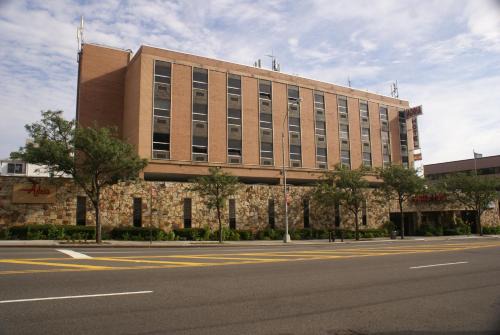 Queens Hotel | Adria Hotel and Conference Center