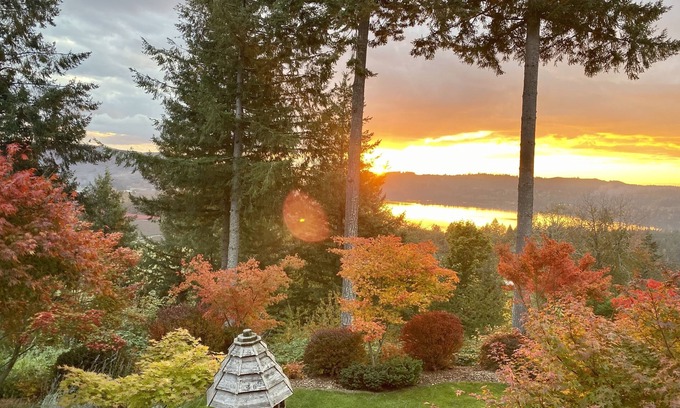 Mossyrock Condo | Adult-only Orion Suite Adytum Sanctuary & First Light Suite upstairs adjoining