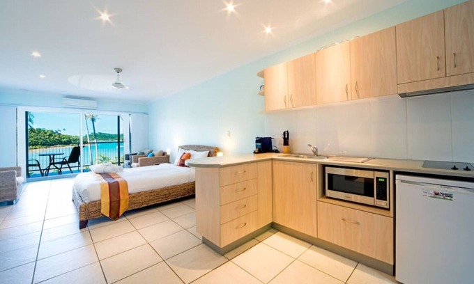 Shute Harbour Apartment | Adults only sea view unit