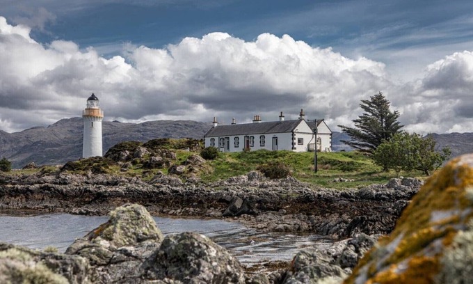 Breakish House | Adventure awaits you on your very own private island off Skye!