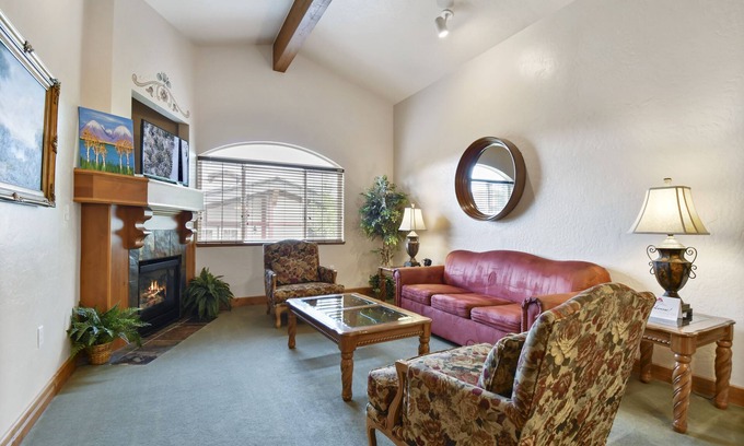 Midway Villa | Adventure Hub~Backcountry Ski|Snowmobile|Scuba Diving Villa 3022-1