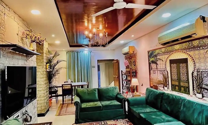 Banjara Hills Apartment | Aesthetic 2B apt in Banjara Hills, done up in a comfy eclectic and antique style