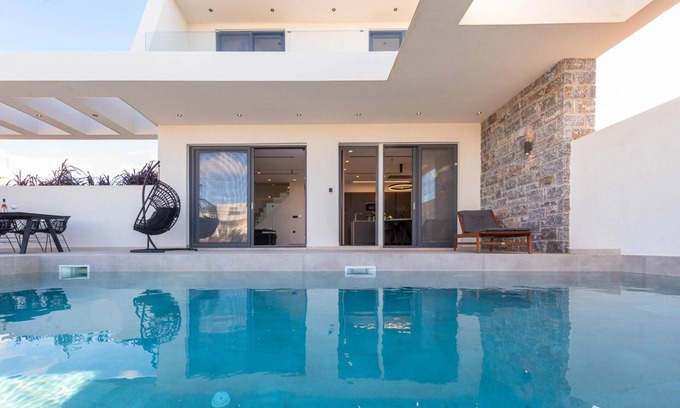 Anissaras Villa | Aethra Deluxe Villa with pool, 700m from Beach