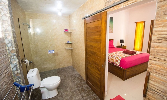 Klumpu Cottage | Affordable Comfy Bedroom and Great Location Near Harbor 5 Min from The Beach