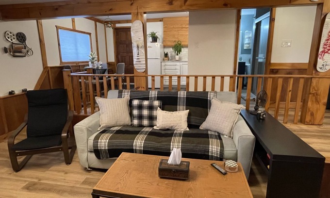Selwyn Apartment | Affordable Lake-view golfers suite w/firepit, grill, close to parks & beaches