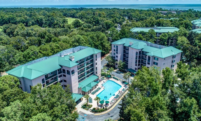 Mundelein Hotel | Affordable Suburban Stay with Complimentary Breakfast Near Area Shopping