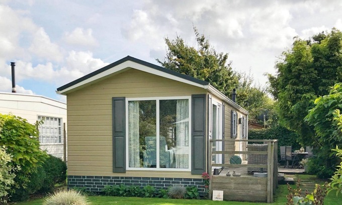 Sint Maarten Ski Chalet | After a day at the beach or a visit to one of the villages or towns in the area, it is wonderful to come home to this 4-person chalet. Would you like to bring your dog? He is very welcome in this chalet!