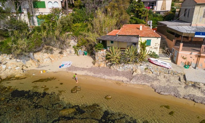 Scaglieri Apartment | Agave direclty on the beach - Goelba