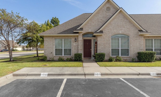 Wellborn Condo | Aggieland Condo - 3.5 miles from Kyle Field