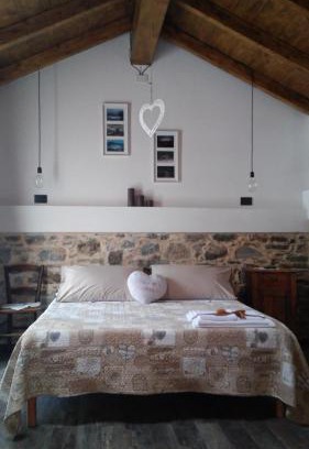 Montale-Serra-Piazza House | Agriturismo Giumin