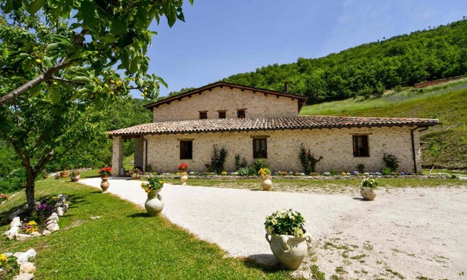 Cascia House | AGRITURISMO LA VALLE DEI BRONZETTI
